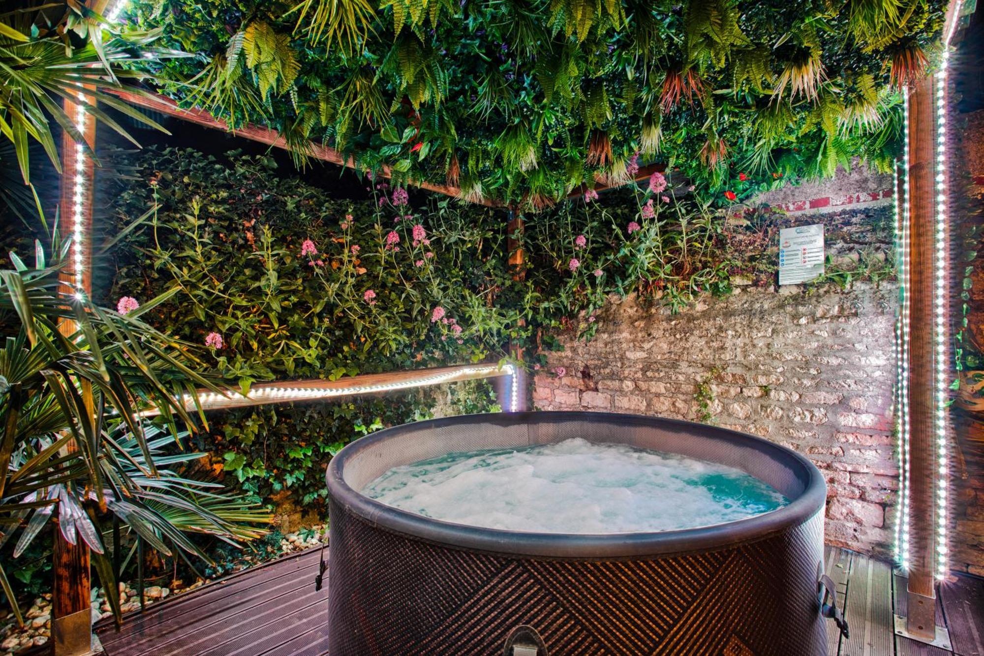 Privé Avec Jacuzzi Au Coeur De Appartement *